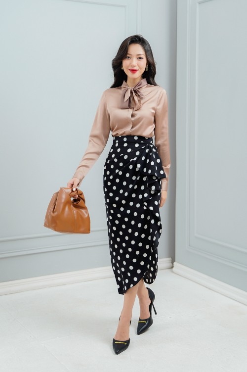 Sixdo Black Polka Dot Midi Silk Skirt (Chân váy)